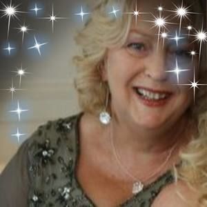 Meet your Posher, Nola